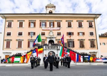 Le Marine estere hanno sfilato in Via Grande
