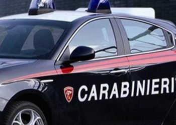 Ruba uno zaino e viene fermato da un Carabiniere in congedo