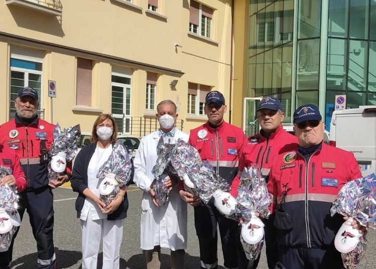 L’ Associazione Nazionale Carabinieri ha donato le uova pasquali ai piccoli pazienti di pediatria