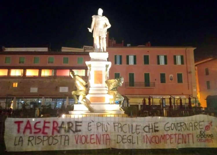 No al taser, la denuncia dell’ex caserma occupata