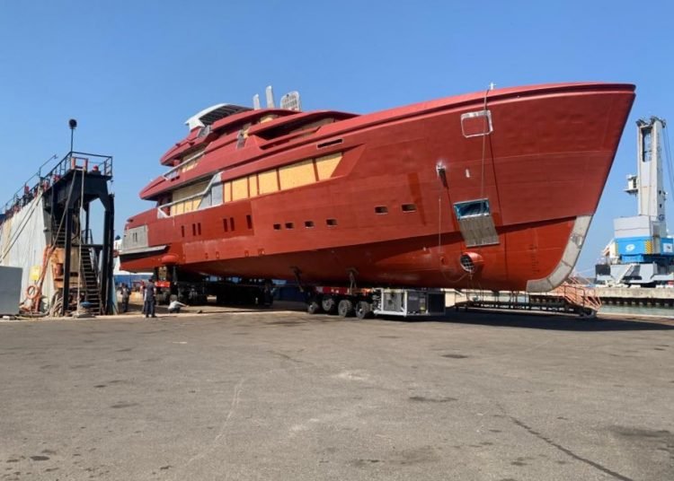 Domani 11 maggio verrà varato dalla Gestione Bacini di Livorno un yacht da 44 metri