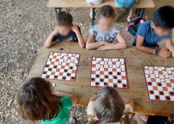 Nel parco di Villa Mimbelli un torneo di dama dedicato ai bambini