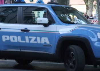 Quindicenne distrugge una vetrata in Via del Levante per rubare soldi e sigarette