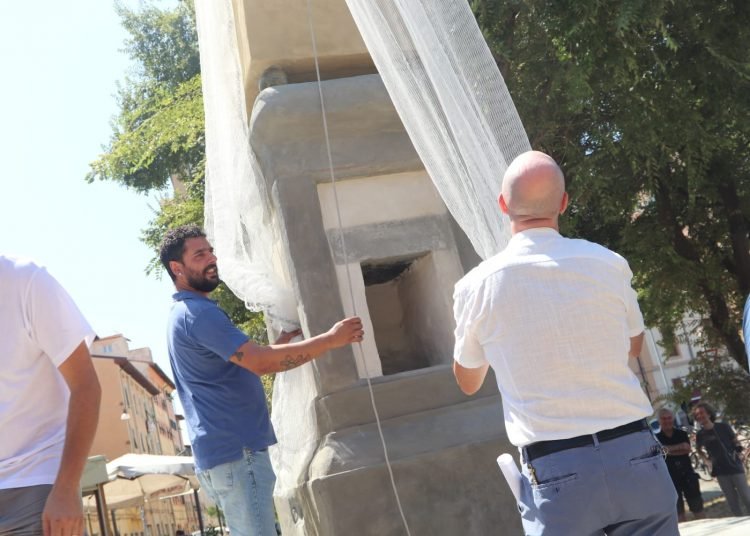 Nuova vita per l’obelisco in Piazza Mazzini