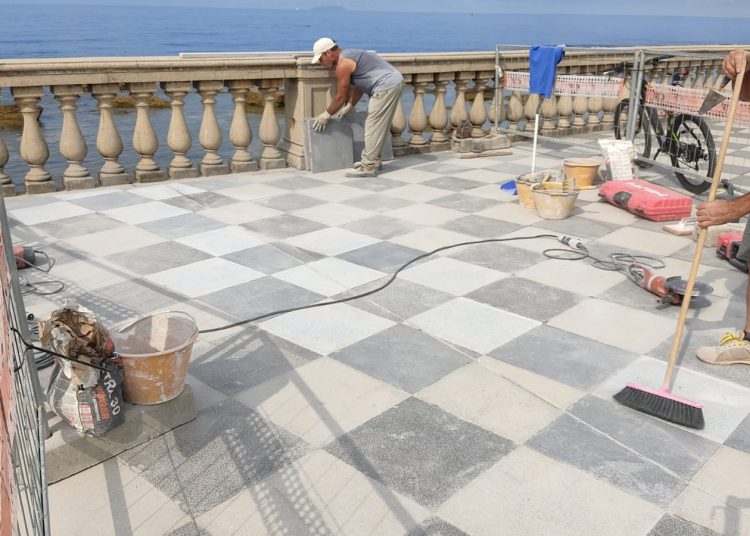 Finiti i lavori per sistemare la pavimentazione della Terrazza