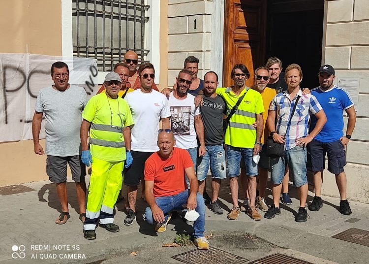 Precari Aamps in Comune: “Chiediamo garanzie per il nostro futuro”