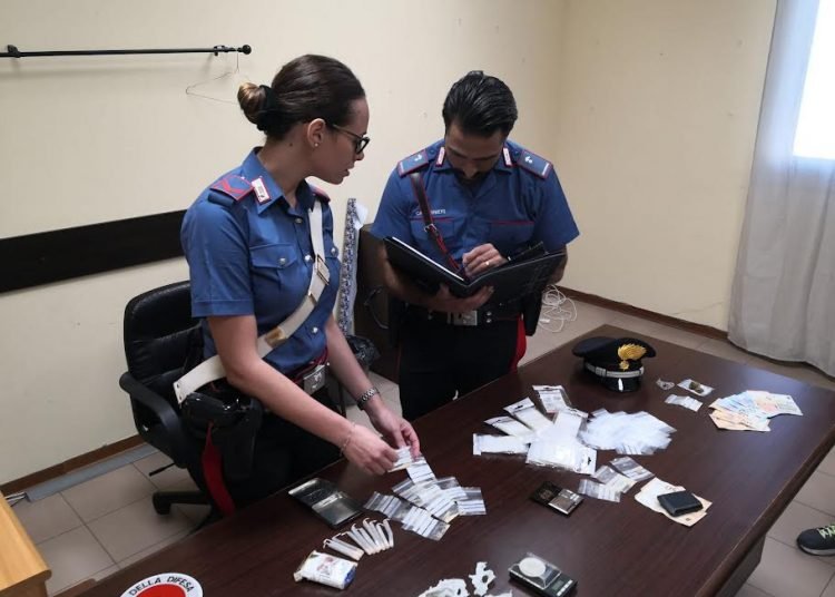 Denunciati due trentenni per detenzione di sostanze stupefacenti ai fini di spaccio