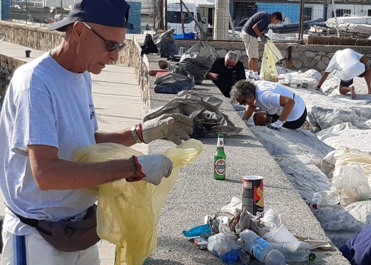 Circa 150 kg di rifiuti raccolti ai moletti in soli tre giorni