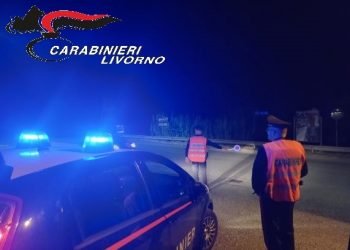 Fermata coppia a bordo di una vettura rubata