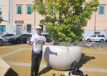 Piazza del Luogo Pio, raccolti migliaia di mozziconi di sigaretta