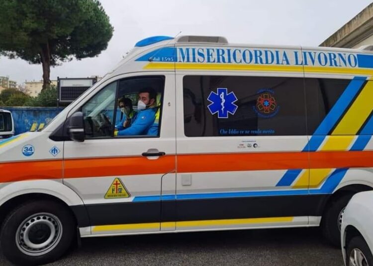 Scontro tra auto e scooter: ferito un 30enne