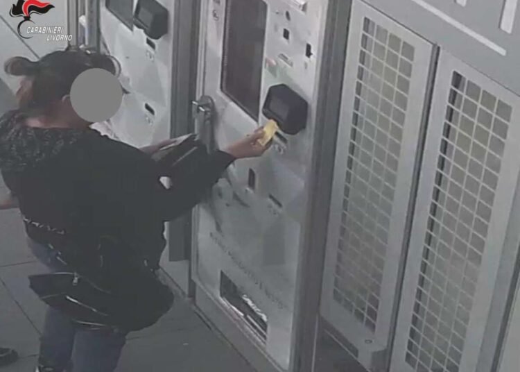 Rosignano Marittimo fermata 48enne:  effettuava acquisti con un bancomat smarrito da un concittadino