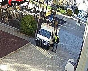 36enne denunciato per ricettazione e indebito utilizzo di carta di credito