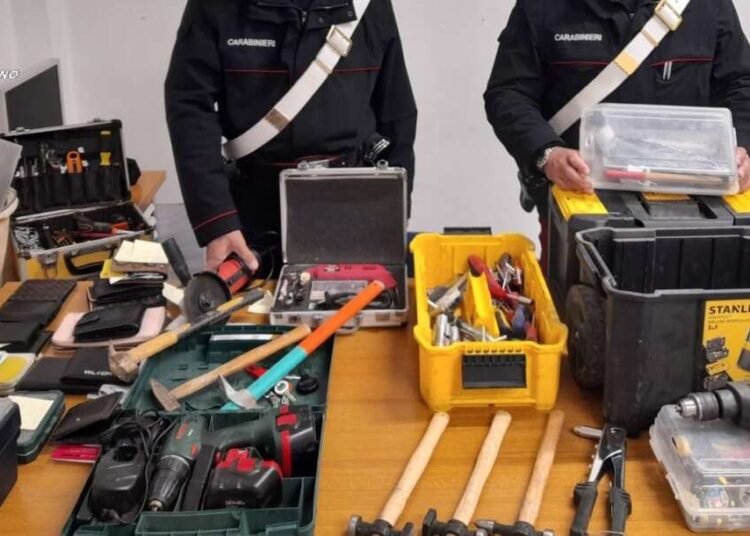 Furti e ricettazione, 57enne arrestato dai Carabinieri