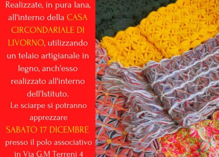 Sciarpe artigianali realizzate dai detenuti in vendita per solidarietà