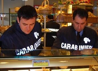 Alimenti senza tracciabilità, sequestrati 30 kg di prodotti dolciari  in un bar pasticceria