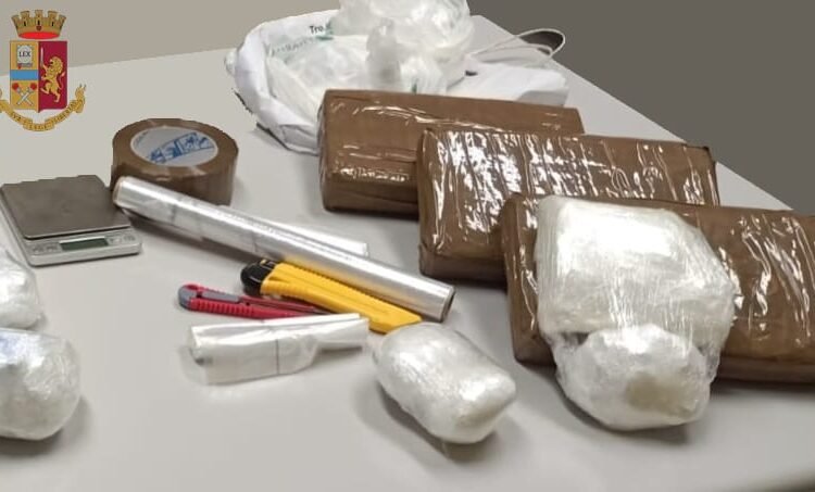 Viale Ippolito Nievo, 37enne arrestato per possesso di 6,5 kg di cocaina