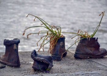 Un corteo silenzioso per ricordare la Shoah, parte domani da Piazza Grande