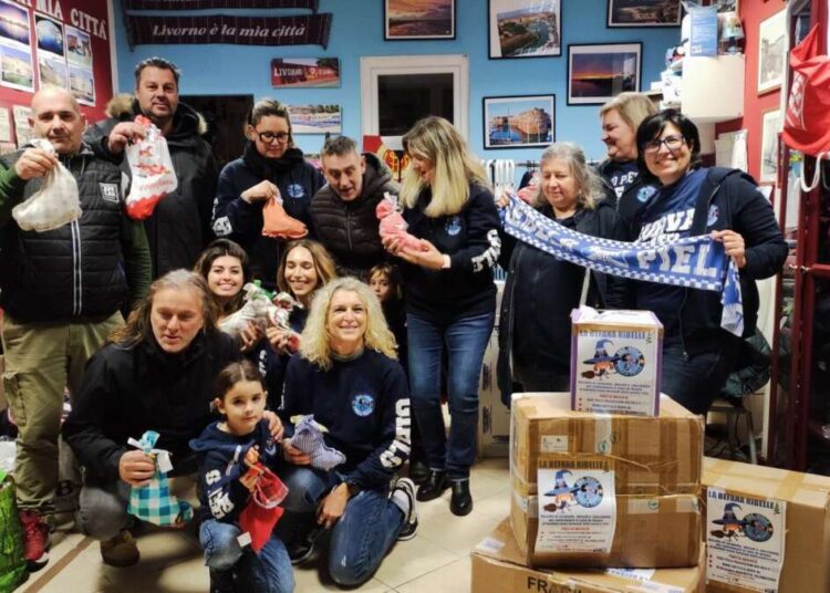 Befana ribelle: Oltre 400 calze consegnate