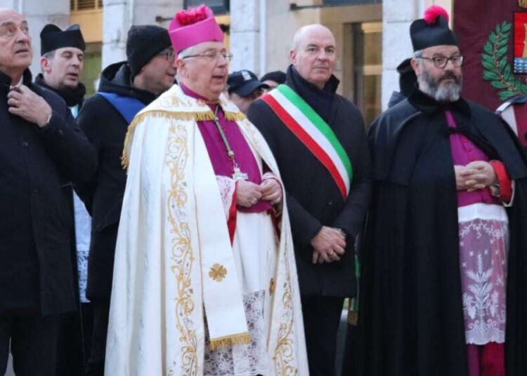 Voto alla Madonna, ieri 27 gennaio l’omaggio floreale