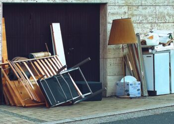 Rifiuti abbandonati sulla SP8, multato di 600 euro il responsabile