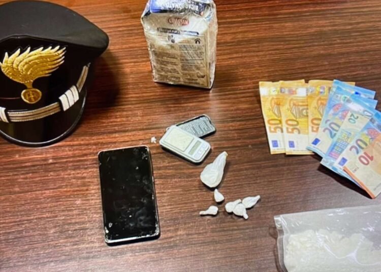 Arrestato 45enne per spaccio di droga e resistenza a pubblico ufficiale