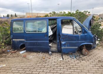 Vallin Buio, tra i rifiuti anche un furgone