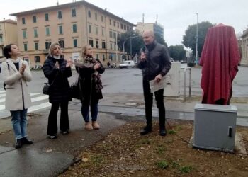 Un defibrillatore all’incrocio tra il Viale Carducci e Viale Ippolito Nievo