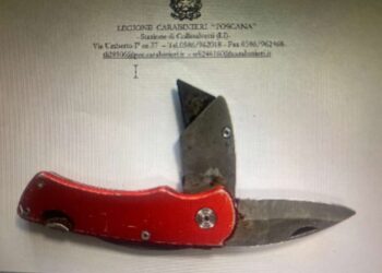 Aveva in auto un coltello a serramanico, denunciato 44enne