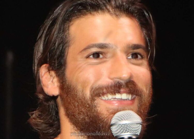 #uniformi nel donare, al Teatro 4 Mori arriva Can Yaman