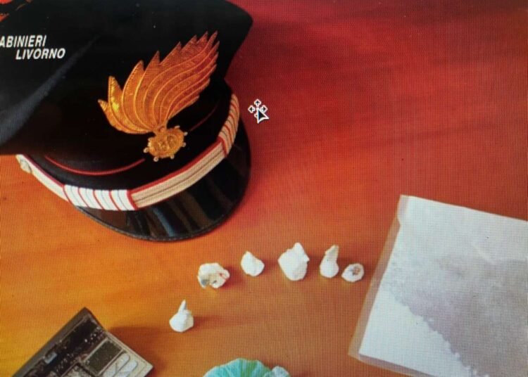 Trovato in possesso di droga un 59enne durante un permesso per uscire dai domiciliari