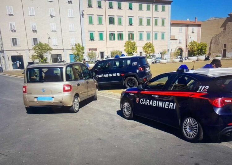 Ruba un’ auto in Via Lorenzini, fermato ventenne