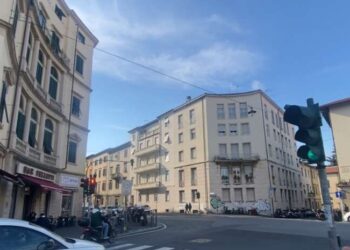 Piazza del Cisternone: “Attenzione quell’incrocio è pericoloso”
