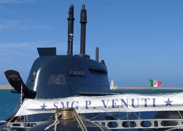 Il Sottomarino Pietro Venuti e la fregata Carlo Margottini in porto a Livorno