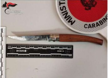 Coltello nascosto nella scarpa