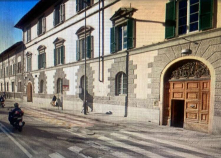 Fermata autobus in Piazza Mazzini