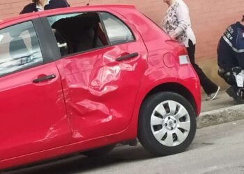 Auto ribaltata: 70enne all’ospedale
