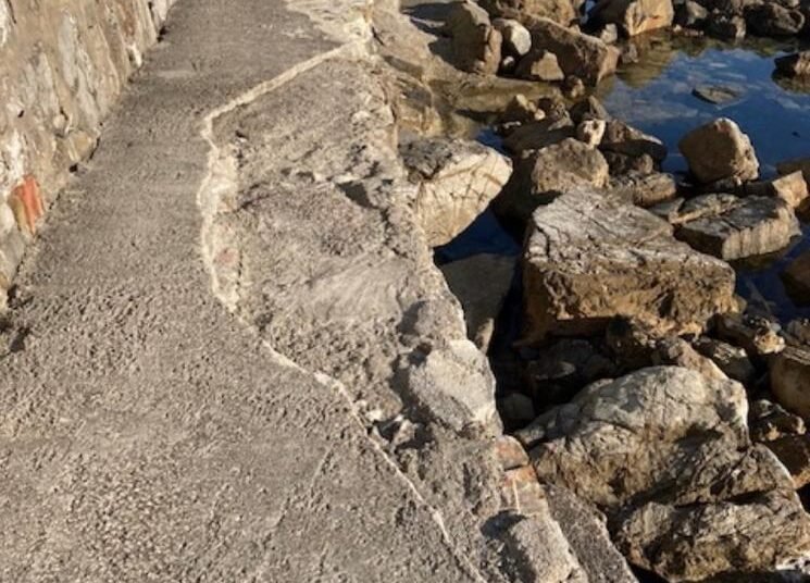 Lavori alla passeggiata Jana a Quercianella: chiusa fino a domani venerdì 23 giugno