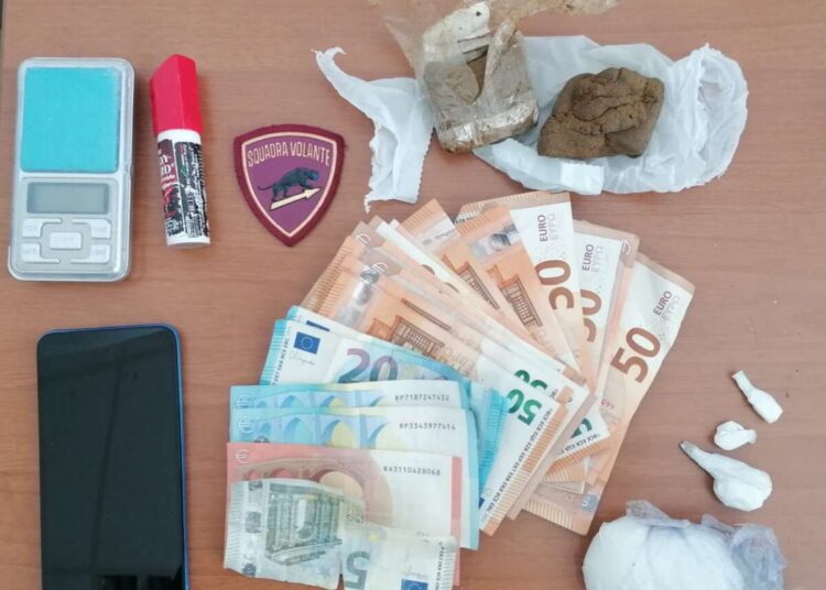 Cocaina hashish e soldi