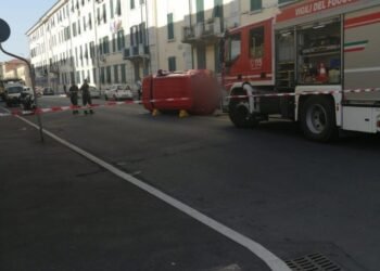 Incidente in Viale Risorgimento: l’auto si ribalta. Per il conducente solo un grande spavento