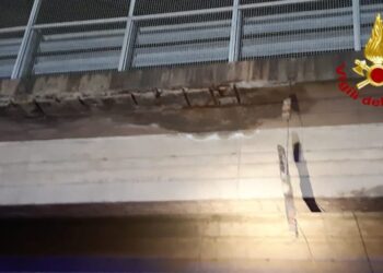 Caduta di cemento dal cavalcavia