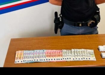 Via della Cinta Esterna: fermati due giovani con la droga in auto