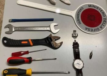 In auto avevano cacciaviti scalpello e droga: denunciati due trentenni