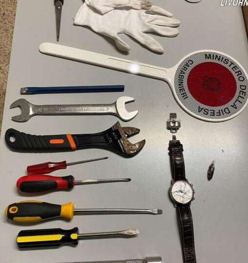 In auto avevano cacciaviti scalpello e droga: denunciati due trentenni