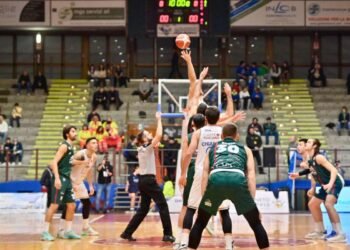 La Pielle cede in volata ad Omegna (74-76)