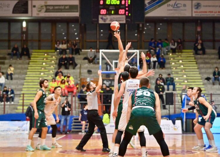 La Pielle cede in volata ad Omegna (74-76)