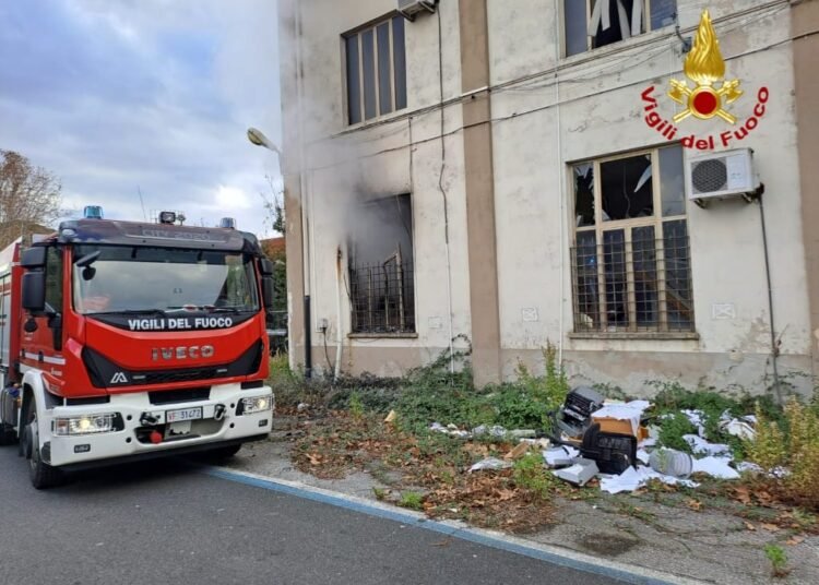 Incendio in Via Provinciale Pisana