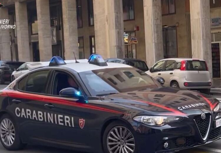 Ruba 170 euro dalla cassa