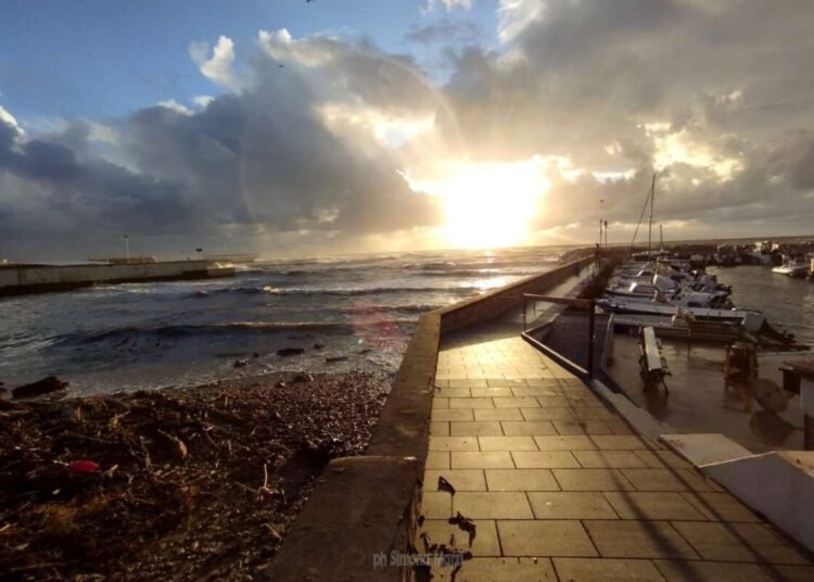 Rifiuti post mareggiata