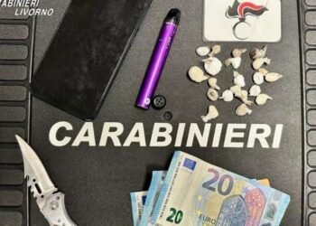 Spaccio davanti alla scuola